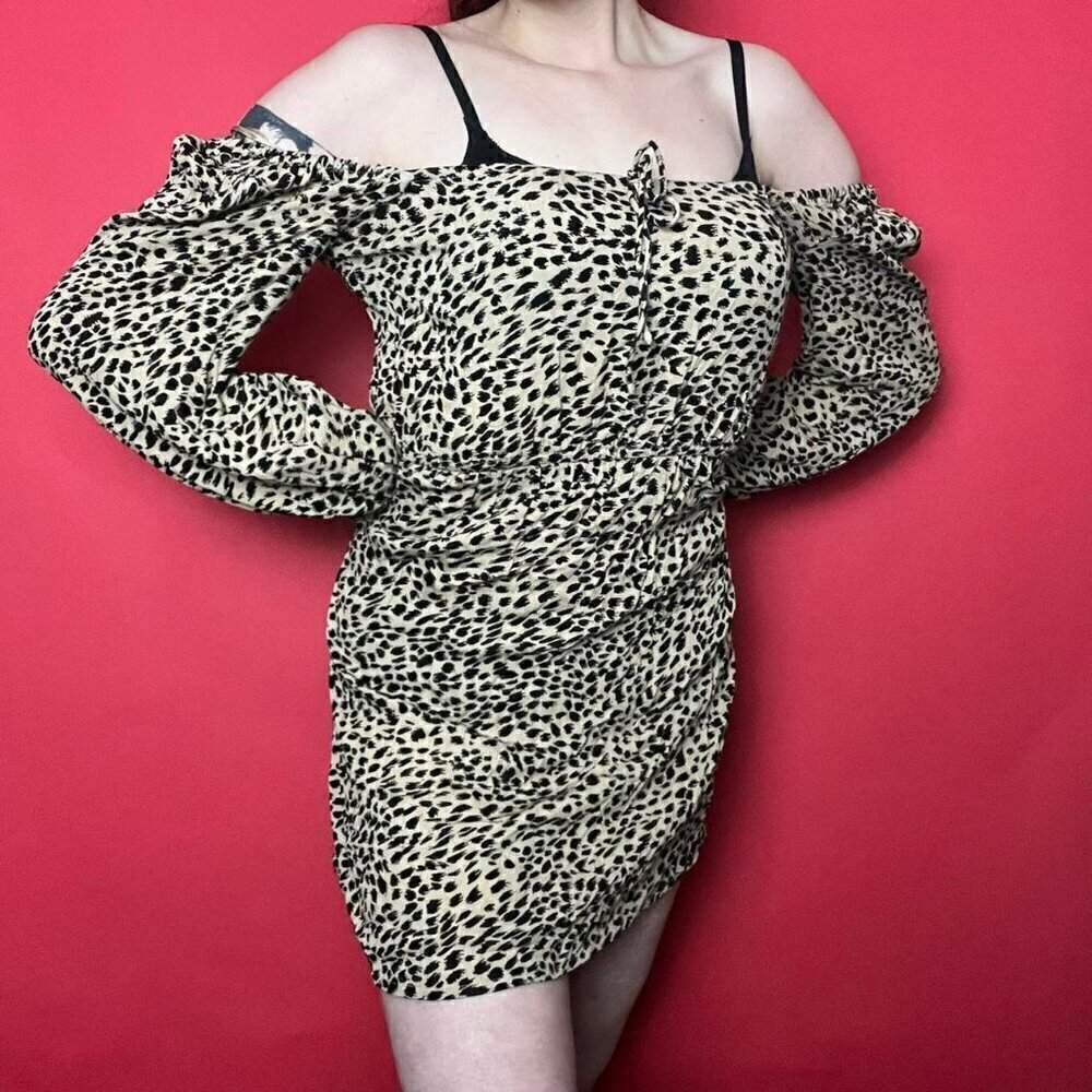 Billabong / leopard print mini dress with attached sleeves 🤎🖤​​​​​​​​​​​​